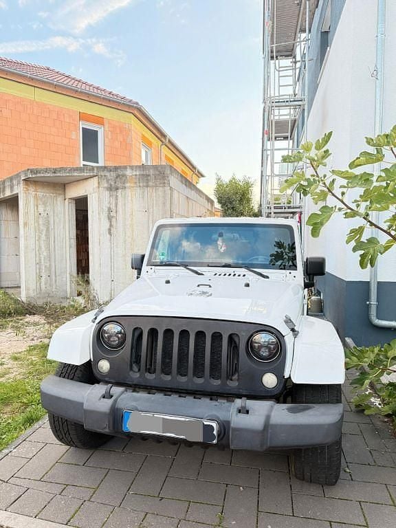 Weiß Gebraucht 2011 Jeep Wrangler Unlimited Sahara SUV | 17.500 € (Superpreis) - Bild 1/4