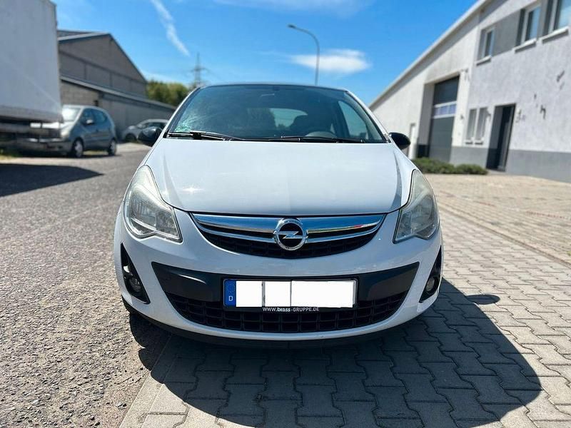 Gebraucht Opel Corsa Color Edition 69 PS (50 kW) 2012 Weiß Kleinwagen