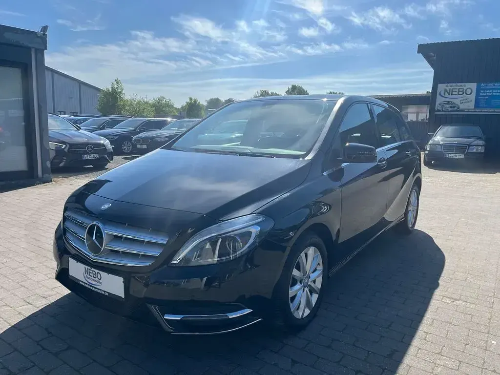 Gebraucht Mercedes B200 136 PS (100 kW) 2014 Schwarz Kleinwagen