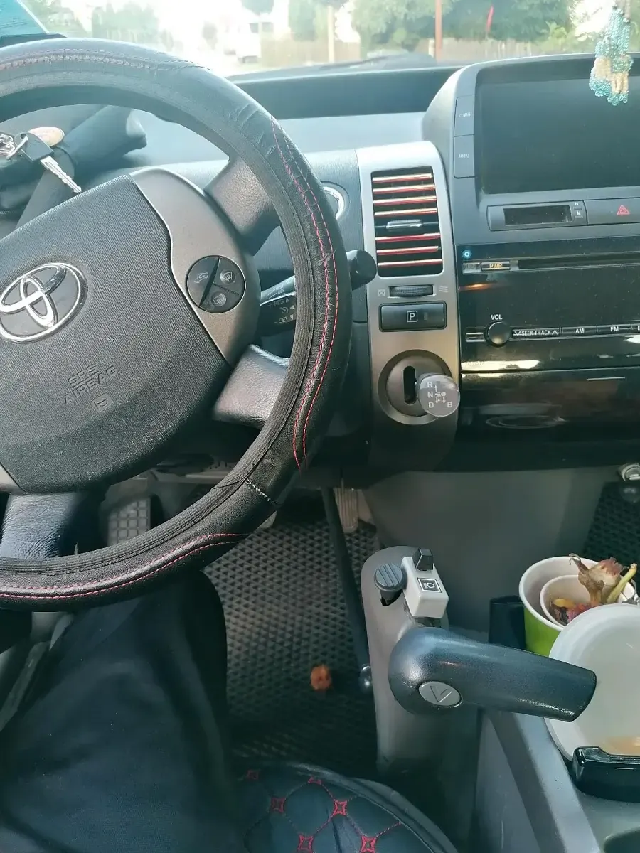 Gebraucht Toyota Prius 77 PS (56 kW) 2006 Rot Kleinwagen