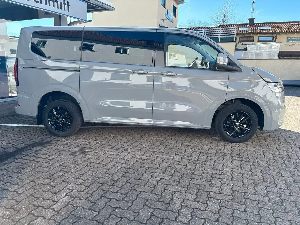 Nowe VW Caravelle 150 KM (110 kW) 2026 Szary Van