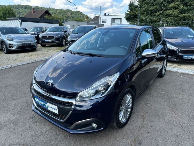 Blau Gebraucht 2019 Peugeot 208 Signature Sky Kleinwagen | 10.900 € (Guter Preis) - Bild 1/4