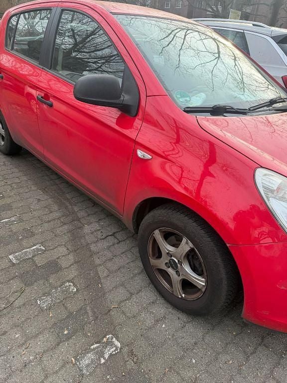 Gebraucht Hyundai i20 Classic 77 PS (56 kW) 2011 Rot Kleinwagen