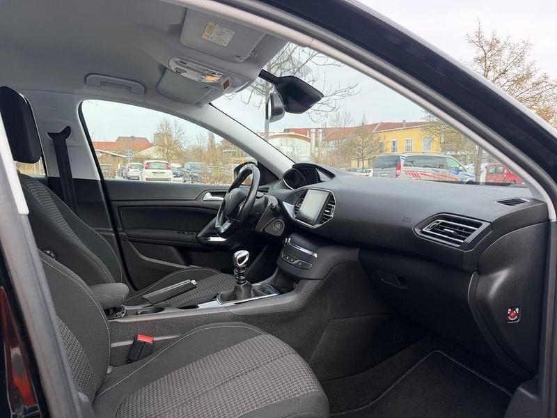 Gebraucht Peugeot 308 131 PS (96 kW) 2019 Schwarz Limousine