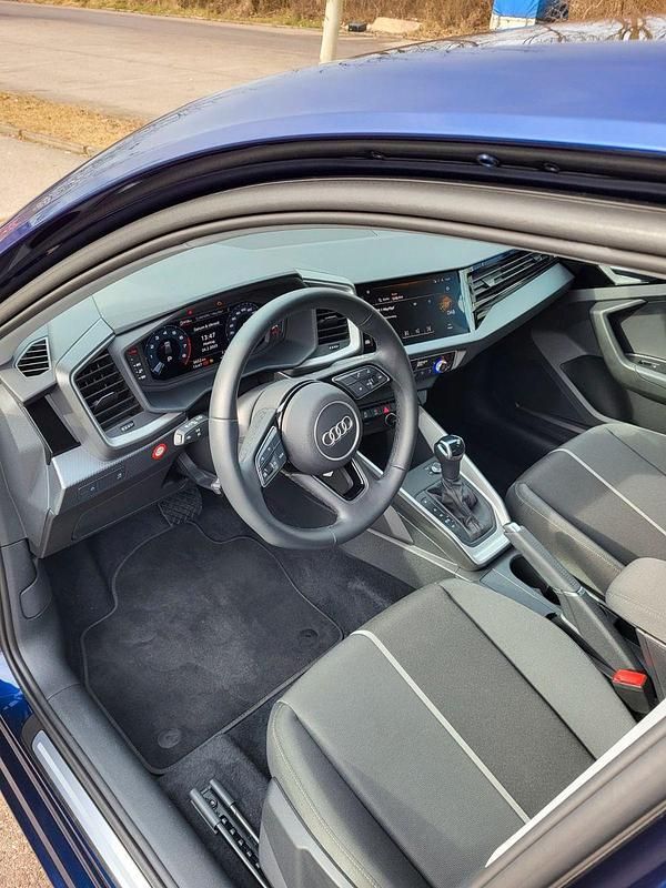 Gebraucht Audi A1 Ambiente 95 PS (69 kW) 2024 Blau SUV