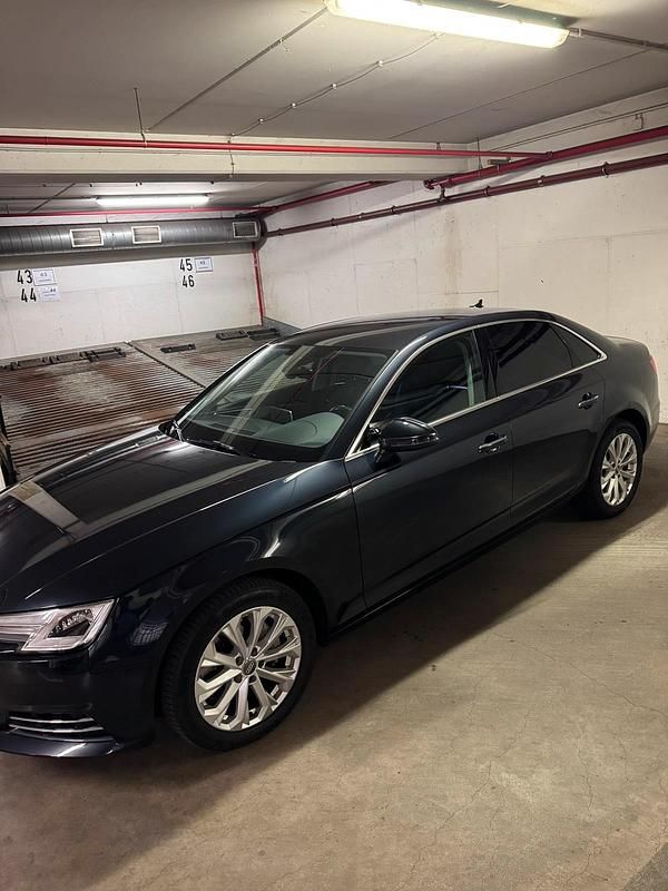 Gebraucht Audi A4 Ambiente 190 PS (139 kW) 2018 Andere farben Limousine