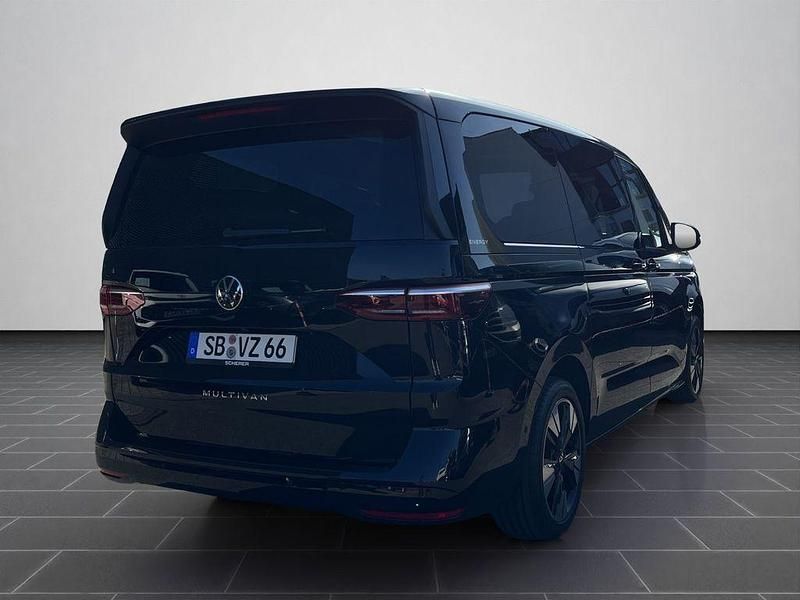Gebraucht VW Multivan 204 PS (150 kW) 2026 Deep black perleffekt (metallic) Van