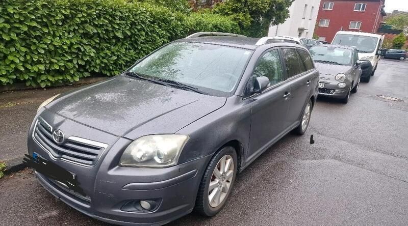 Grau Gebraucht 2006 Toyota Avensis Kombi | 1.990 € (Guter Preis) - Bild 1/4