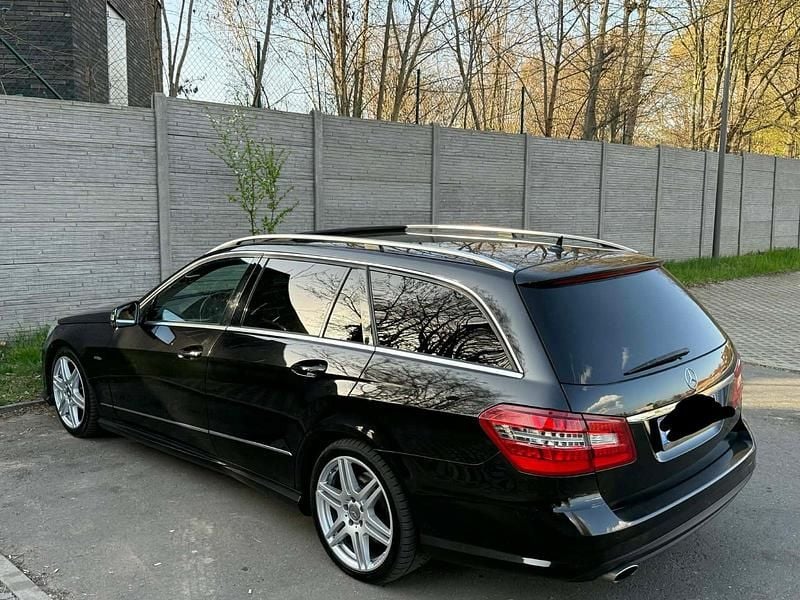 Gebraucht Mercedes E220 Avantgarde 170 PS (125 kW) 2011 Schwarz Kombi