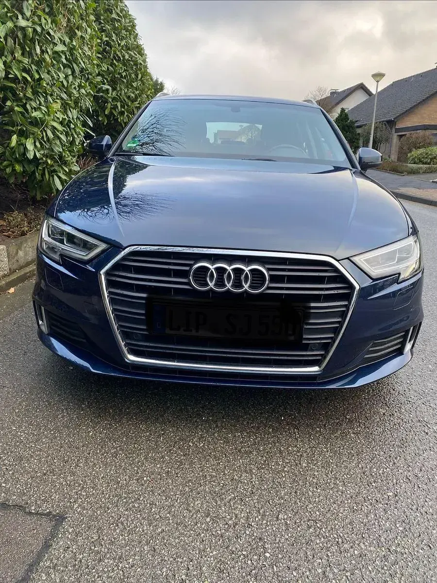 Gebraucht Audi A3 Design 131 PS (96 kW) 2019 Blau Limousine