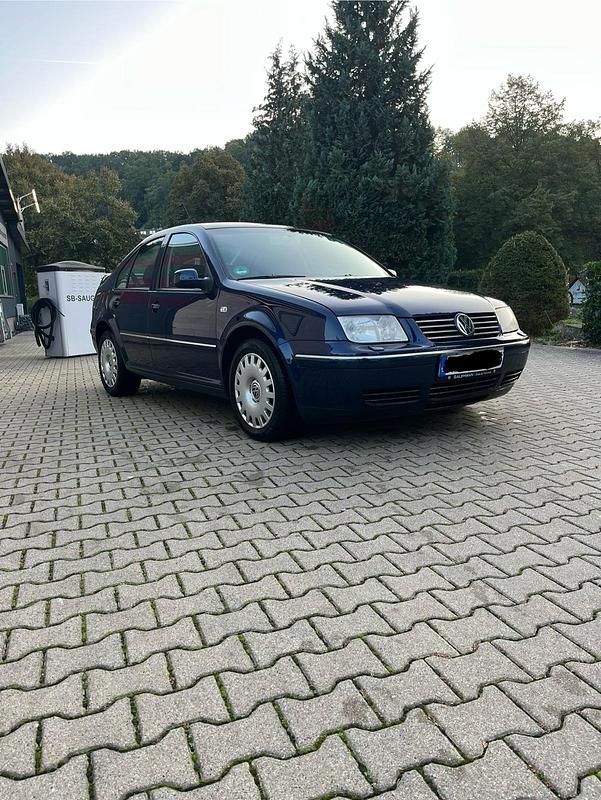 Blau Gebraucht 2003 VW Bora Pacific Limousine | 1.699 € (Teuer) - Bild 1/4