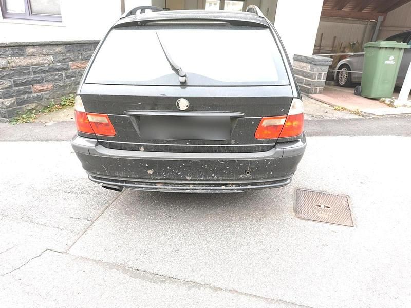 Gebraucht BMW 320 150 PS (110 kW) 2005 Schwarz Kombi