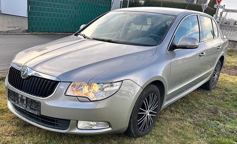 Gebraucht Skoda Superb 160 PS (117 kW) 2013 Grau Limousine