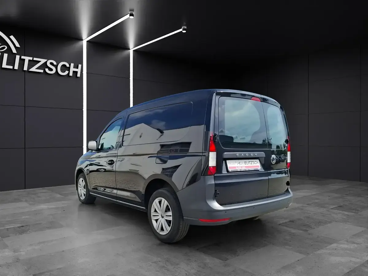 Gebraucht VW Caddy 114 PS (83 kW) 2023 Deep black perleffekt Van / Kleinbus