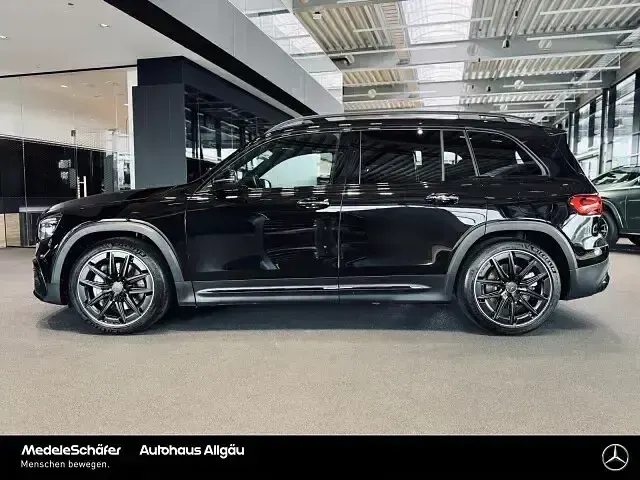Gebraucht Mercedes GLB35 AMG 306 PS (225 kW) 2025 Kosmosschwarz (metallic) SUV