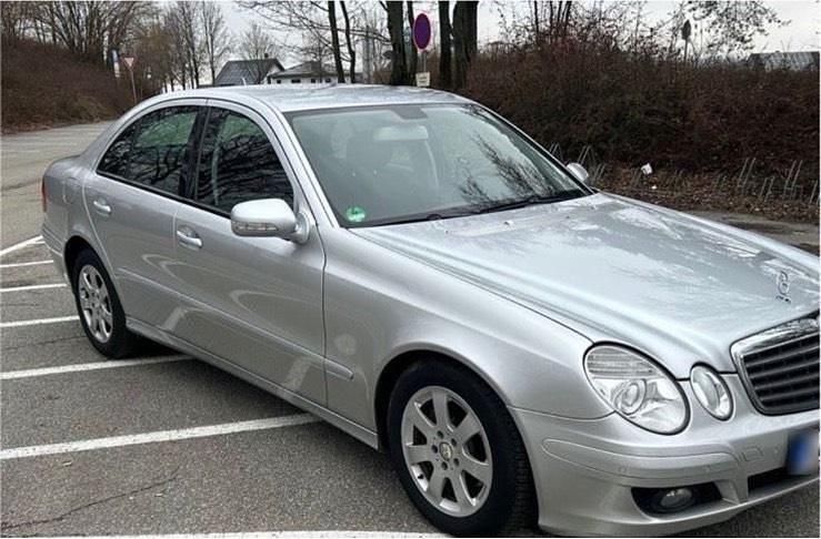Gebraucht Mercedes E200 Classic 136 PS (100 kW) 2008 Silber Limousine