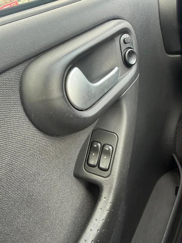 Gebraucht Opel Corsa 75 PS (55 kW) 2004 Silber Kleinwagen