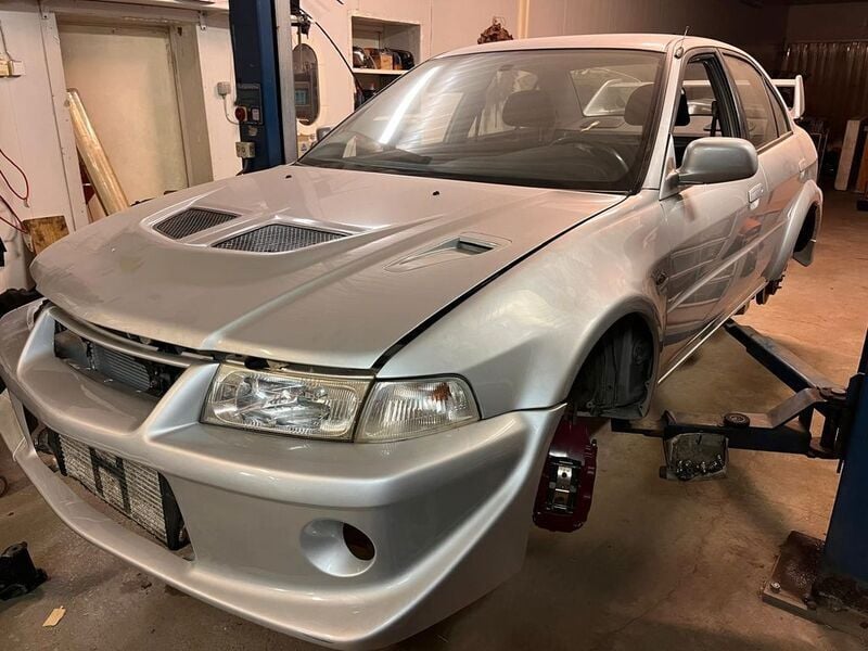 Grau Gebraucht 1999 Mitsubishi Lancer Limousine | 26.000 € - Bild 1/4