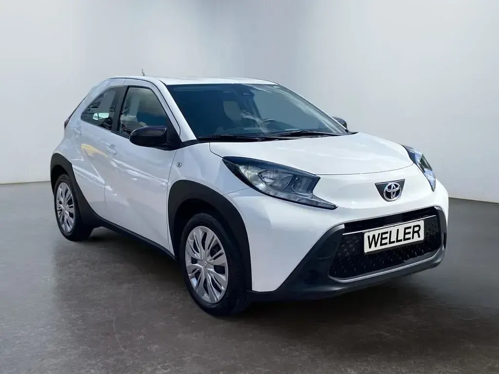 Gebraucht Toyota Aygo X X-play 72 PS (52 kW) 2023 Weiß SUV