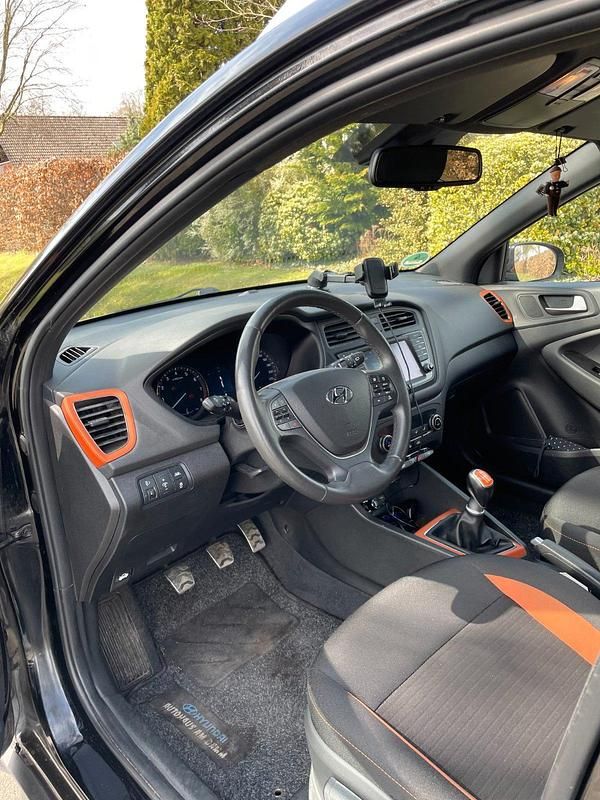 Gebraucht Hyundai i20 Active 120 PS (88 kW) 2018 Schwarz Kleinwagen