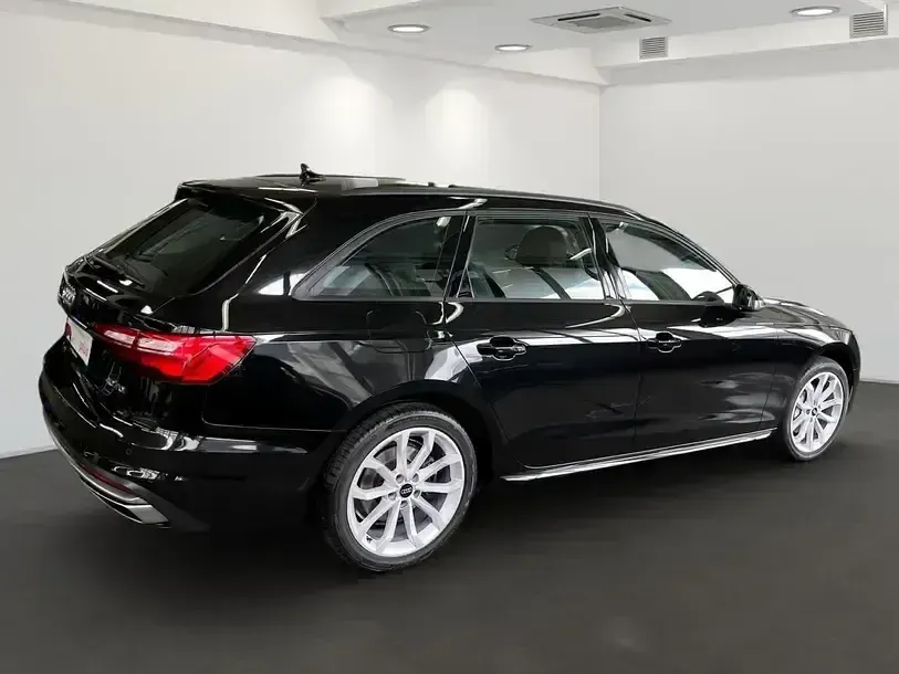 Gebraucht Audi A4 Advanced 204 PS (150 kW) 2022 Mythosschwarz metallic Kombi