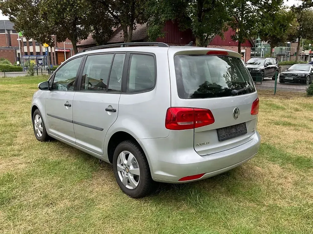 Gebraucht VW Touran Trendline 105 PS (77 kW) 2011 Silber Van / Kleinbus