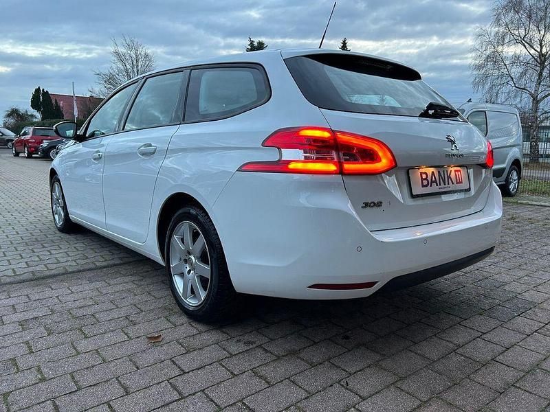 Gebraucht Peugeot 308 SW 131 PS (96 kW) 2019 Weiß Kombi