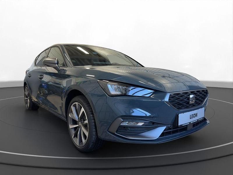 Neu Seat Leon FR 150 PS (110 kW) 2025 Blau Limousine