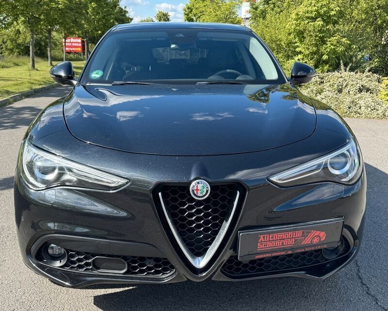 Gebraucht Alfa Romeo Stelvio Super 209 PS (153 kW) 2017 Colore esterno (nero vulcano, SUV