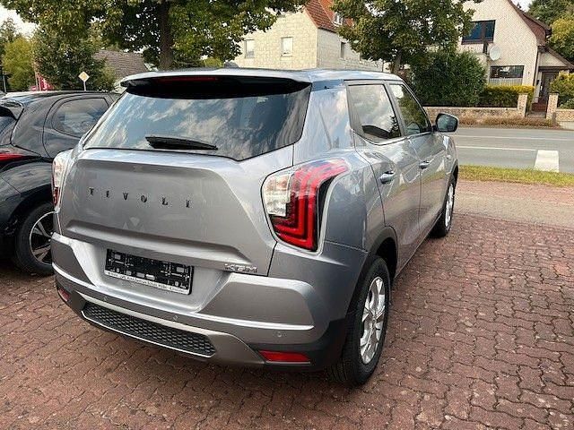 Neu SsangYong Tivoli 163 PS (119 kW) 2025 Silber SUV