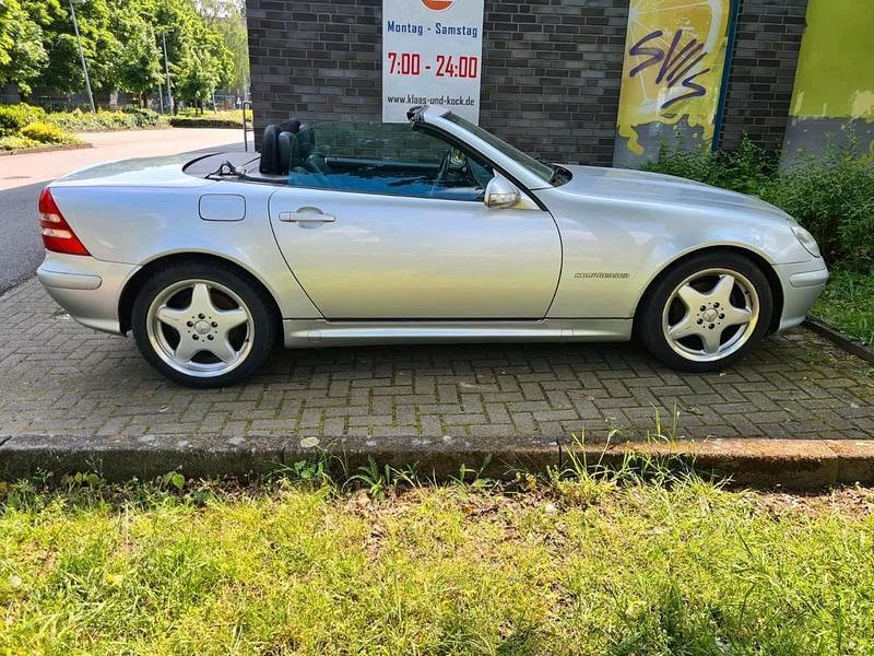 Grau Gebraucht 2000 Mercedes SLK230 Cabrio | 4.350 € - Bild 1/4