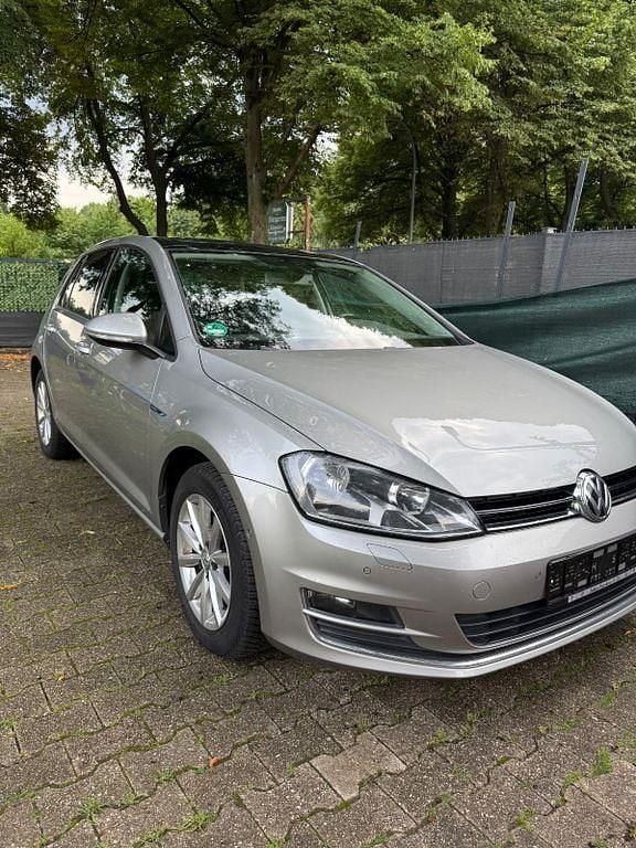 Silber Gebraucht 2015 VW Golf VII LOUNGE Limousine | 10.500 € (Fairer Preis) - Bild 1/4