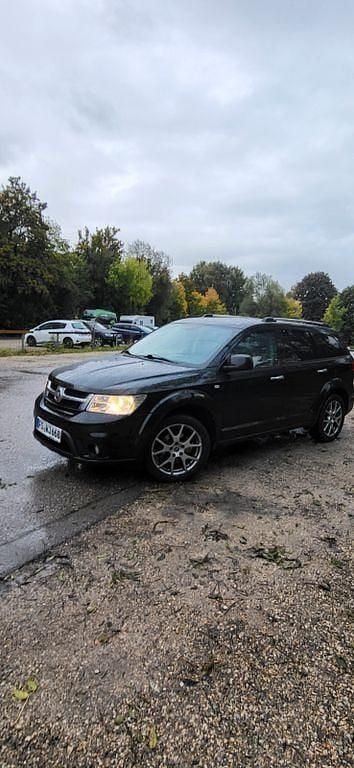 Schwarz Gebraucht 2015 Fiat Freemont Black Code SUV | 9.900 € (Guter Preis) - Bild 1/4