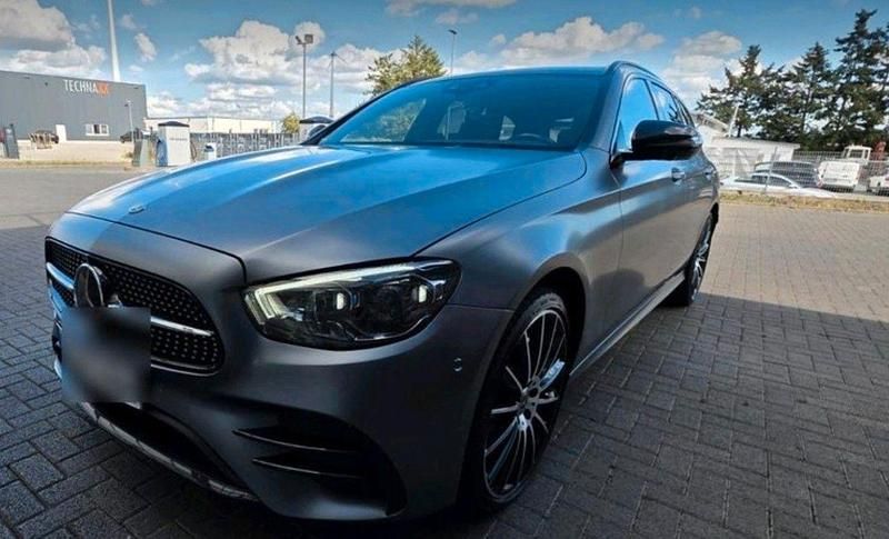 Grau Gebraucht 2020 Mercedes E400 AMG Kombi | 39.950 € (Fairer Preis) - Bild 1/4