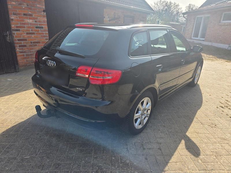 Gebraucht Audi A3 Sportback 140 PS (102 kW) 2011 Schwarz Kleinwagen