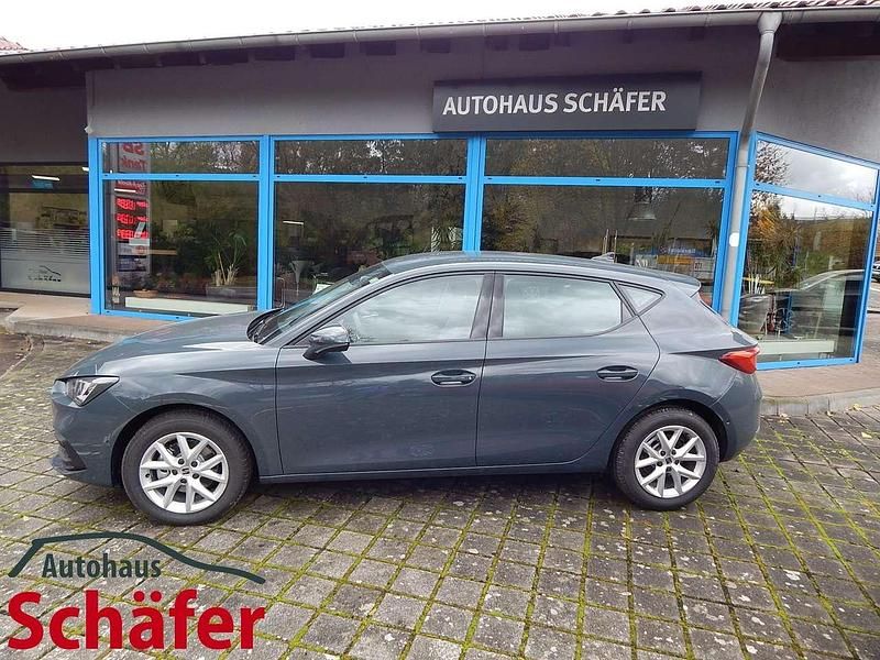 Neu Seat Leon Style 116 PS (85 kW) 2025 Fjordblau Kleinwagen