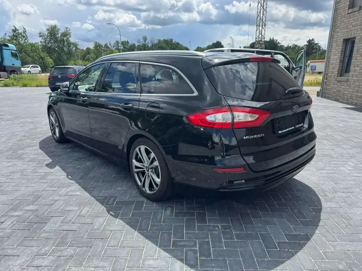 Gebraucht Ford Mondeo Titanium 160 PS (117 kW) 2018 Shadow black Kombi