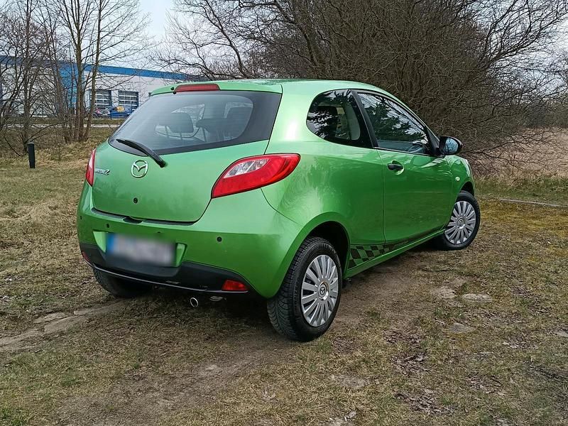 Gebraucht Mazda 2 75 PS (55 kW) 2010 Grün Kleinwagen