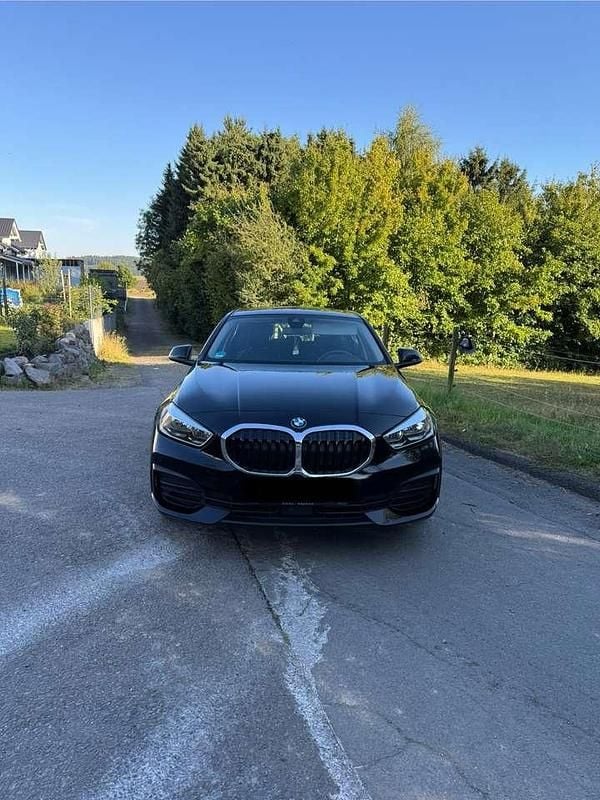 Schwarz Gebraucht 2020 BMW 118 Advantage Kleinwagen | 14.400 € (Guter Preis) - Bild 1/4