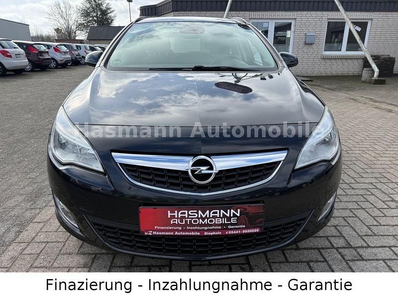 Gebraucht Opel Astra Edition 131 PS (96 kW) 2012 Schwarz Kombi