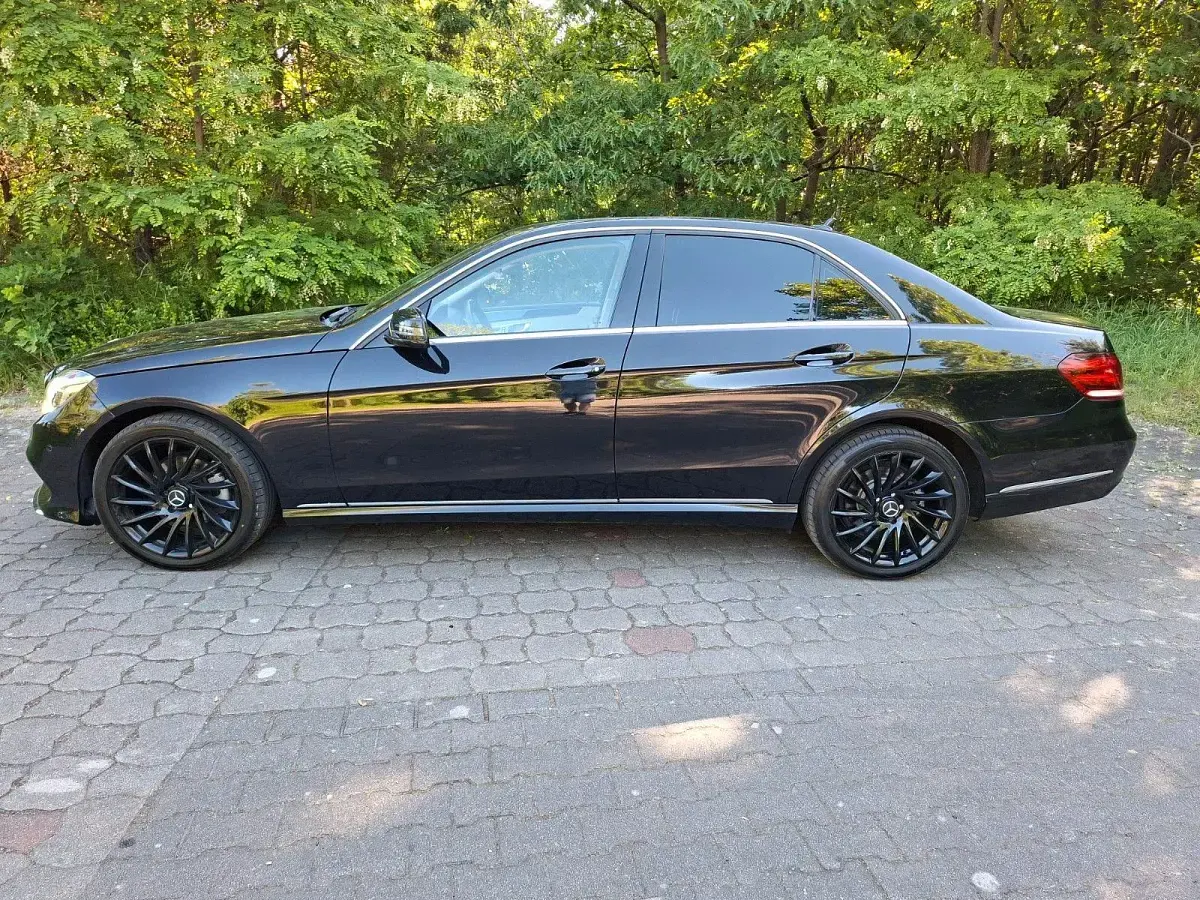 Gebraucht Mercedes E220 170 PS (125 kW) 2013 Schwarz Limousine