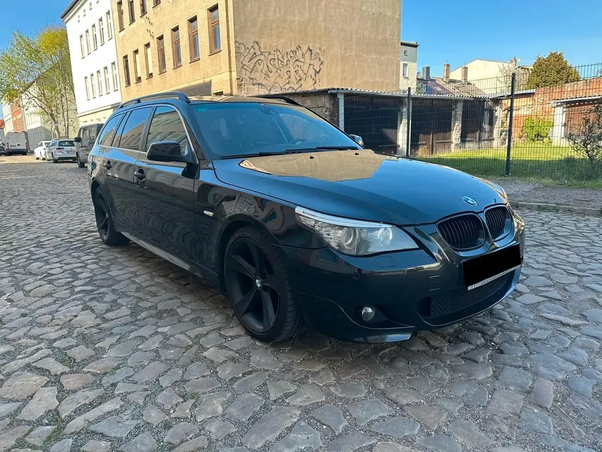 Gebraucht BMW 525 Sport Line 218 PS (160 kW) 2009 Schwarz Kombi