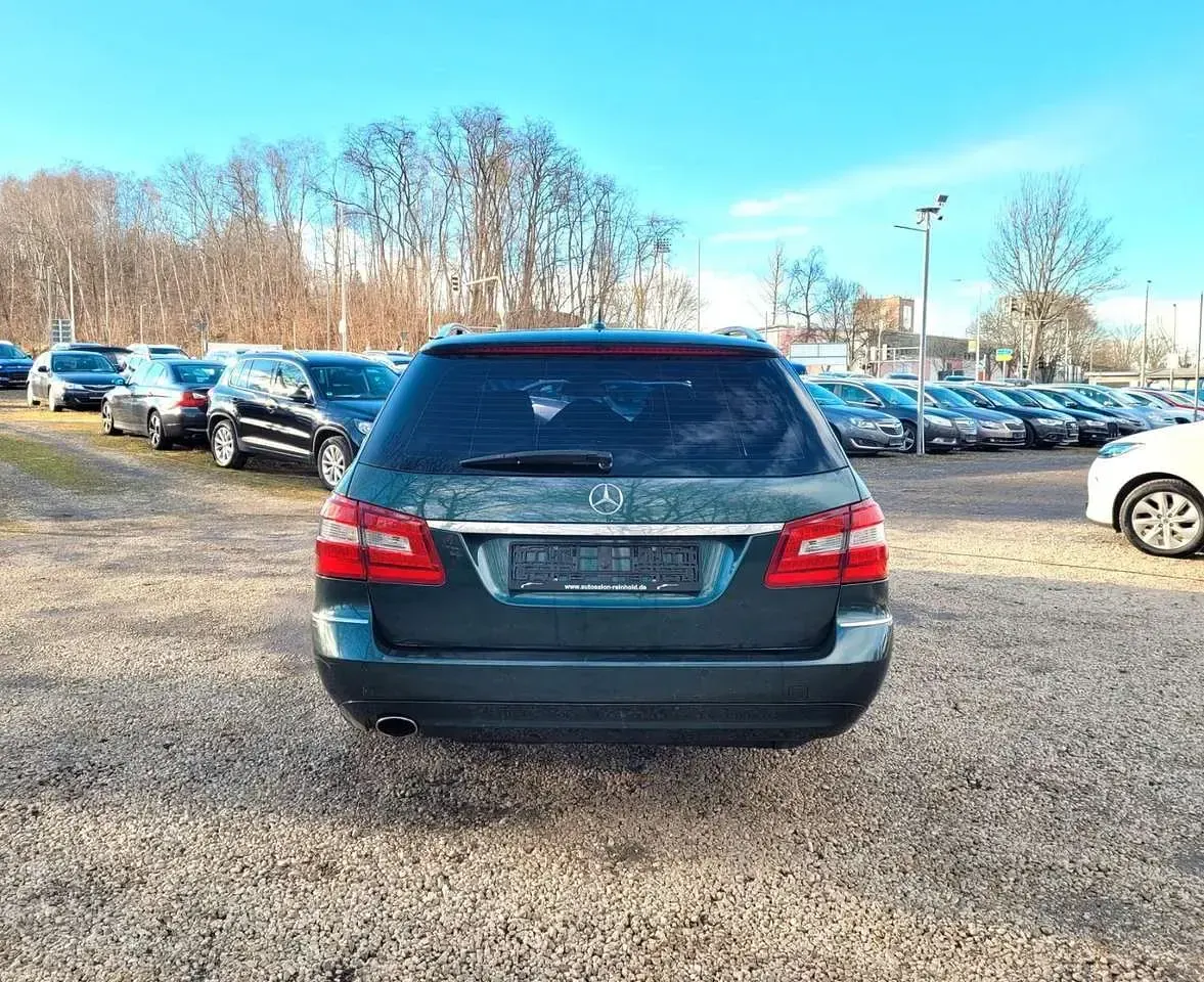 Używany Mercedes E250 Elegance 204 KM (150 kW) 2010 Zielony Kombi