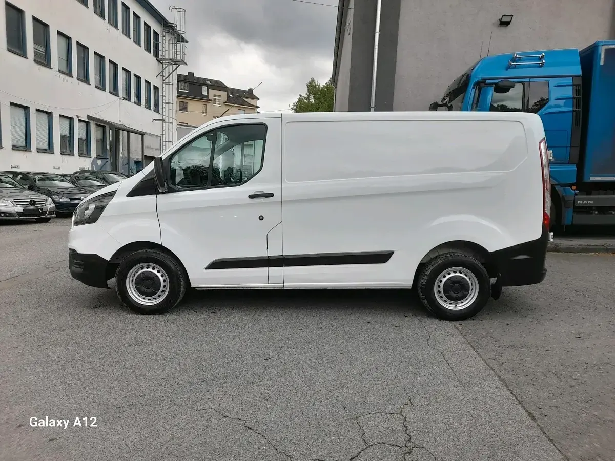 Używany Ford Transit Custom 105 KM (77 kW) 2018 Biały Minivan