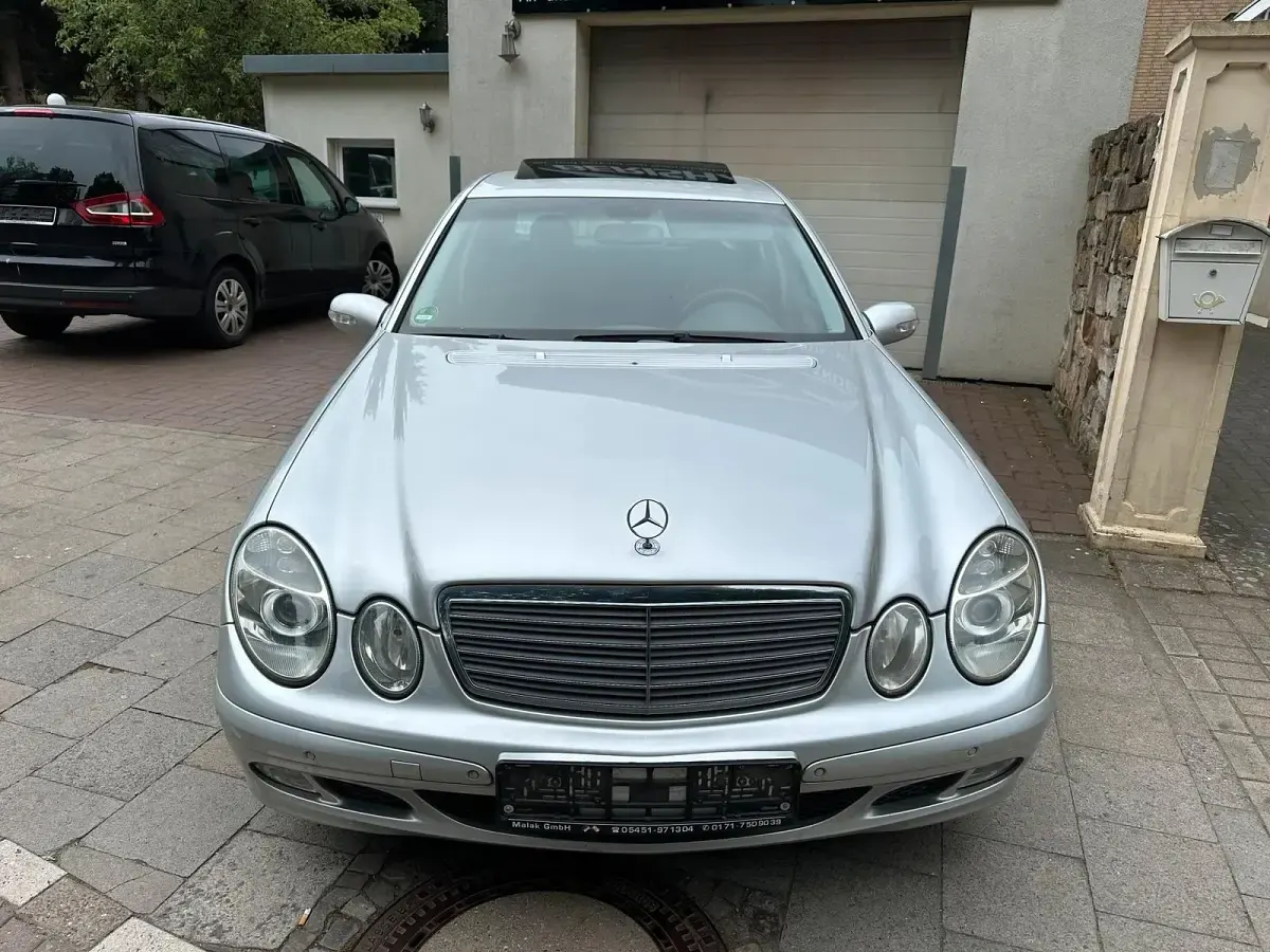 Second-hand Mercedes E200 163 CP (119 kW) 2003 Gri Berlinǎ