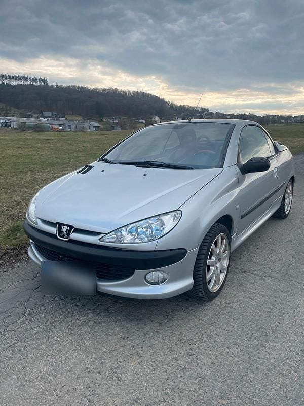 Gebraucht Peugeot 206 CC 136 PS (100 kW) 2002 Silber Cabrio