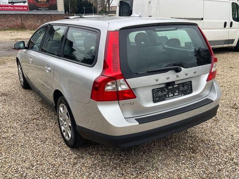 Gebraucht Volvo V70 Kinetic 175 PS (128 kW) 2010 Silber Kombi