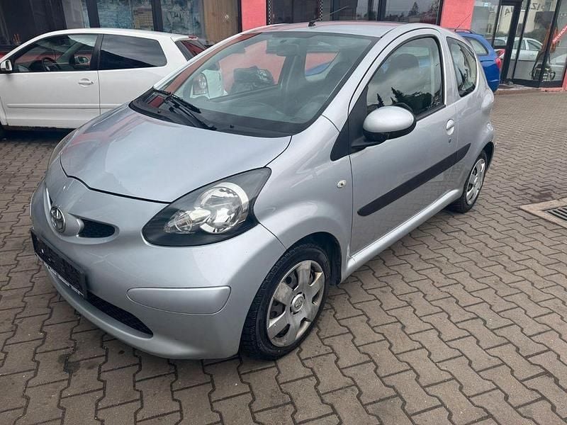 Grau Gebraucht 2006 Toyota Aygo Cool Kleinwagen | 2.290 € (Fairer Preis) - Bild 1/4
