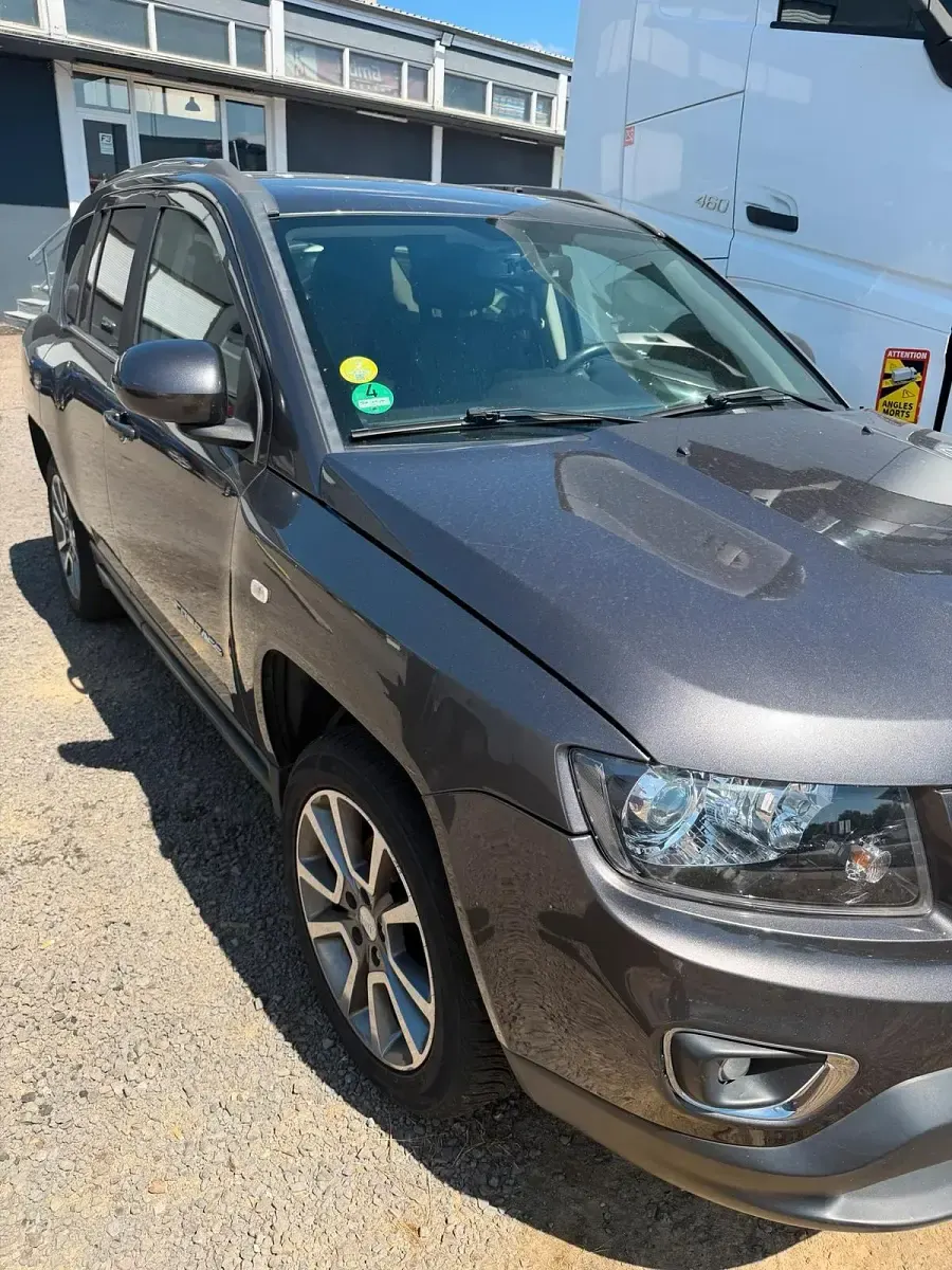 Gebraucht Jeep Compass 163 PS (119 kW) 2014 Grau SUV