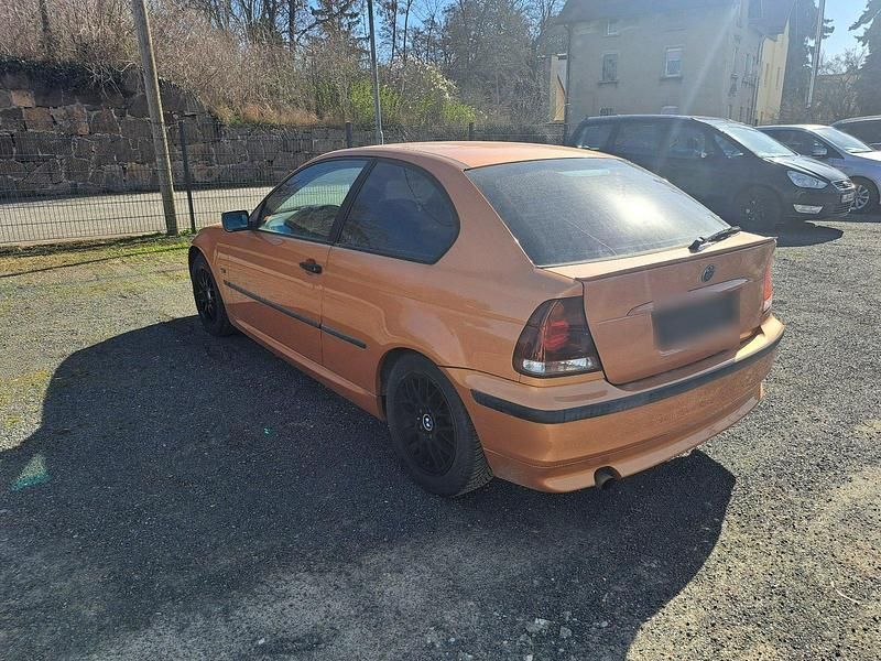 Gebraucht BMW 316 116 PS (85 kW) 2003 Orange Coupé